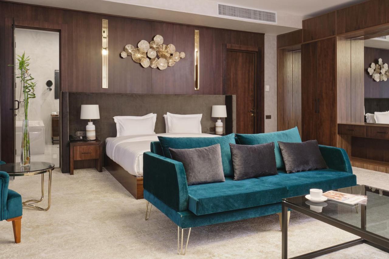 Wyndham Garden Tashkent Hotell Exteriör bild