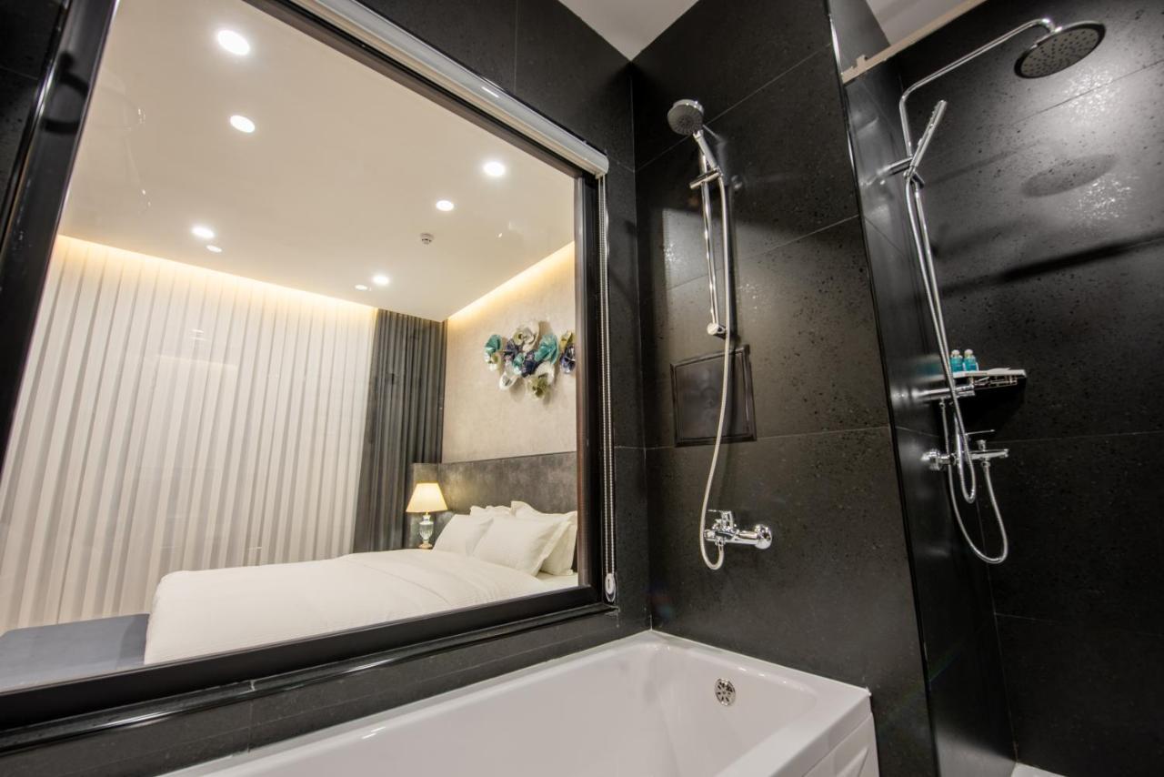Wyndham Garden Tashkent Hotell Exteriör bild