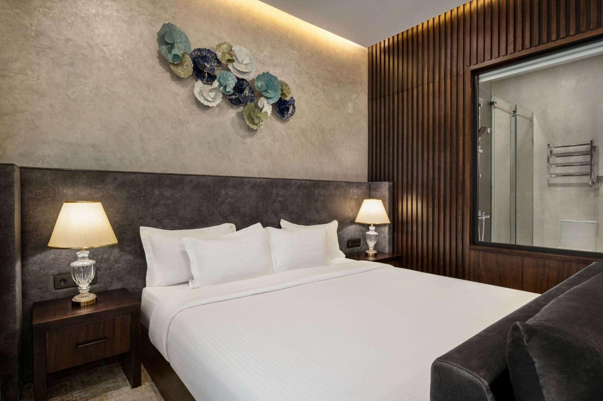 Wyndham Garden Tashkent Hotell Exteriör bild