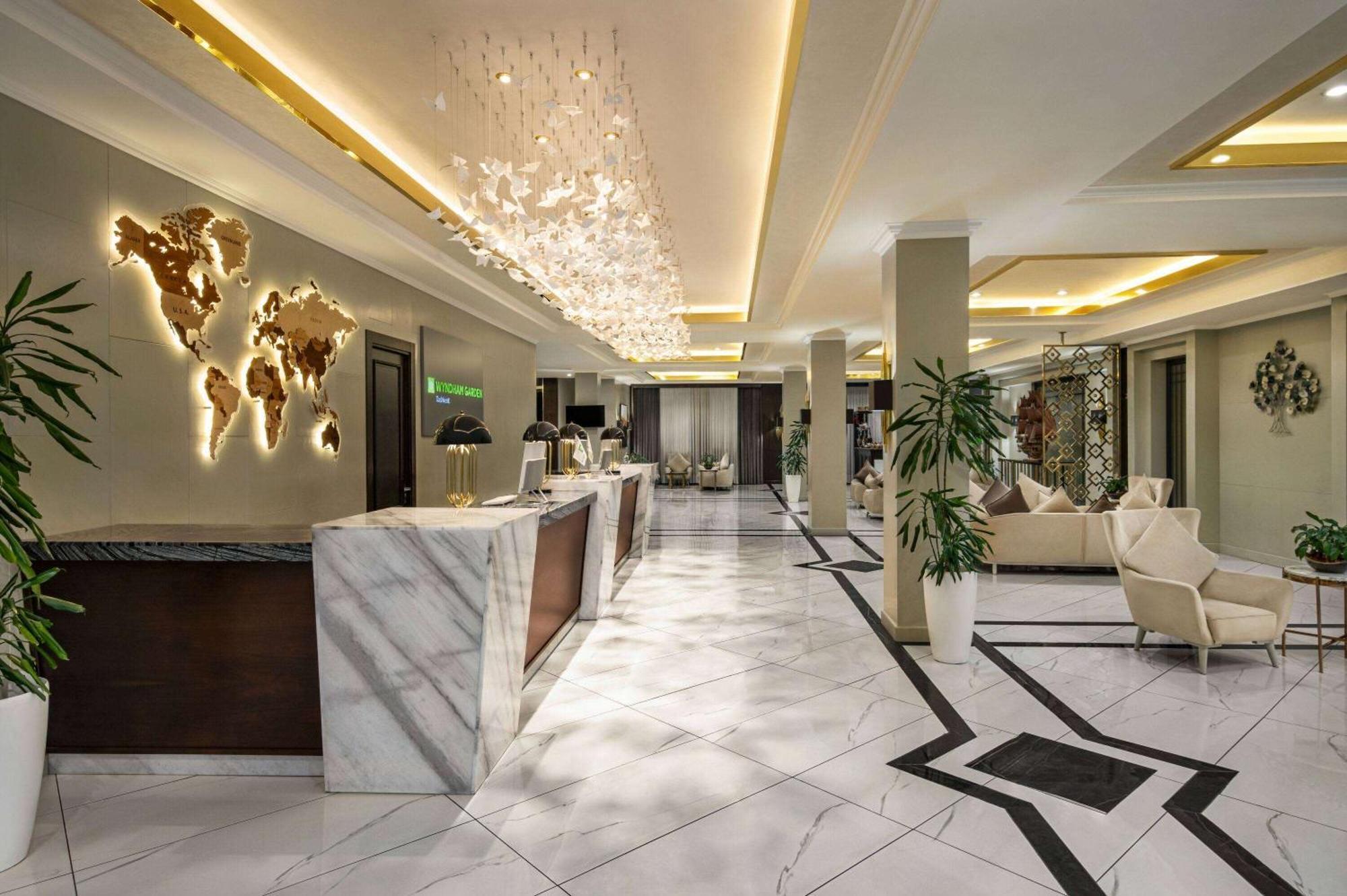 Wyndham Garden Tashkent Hotell Exteriör bild