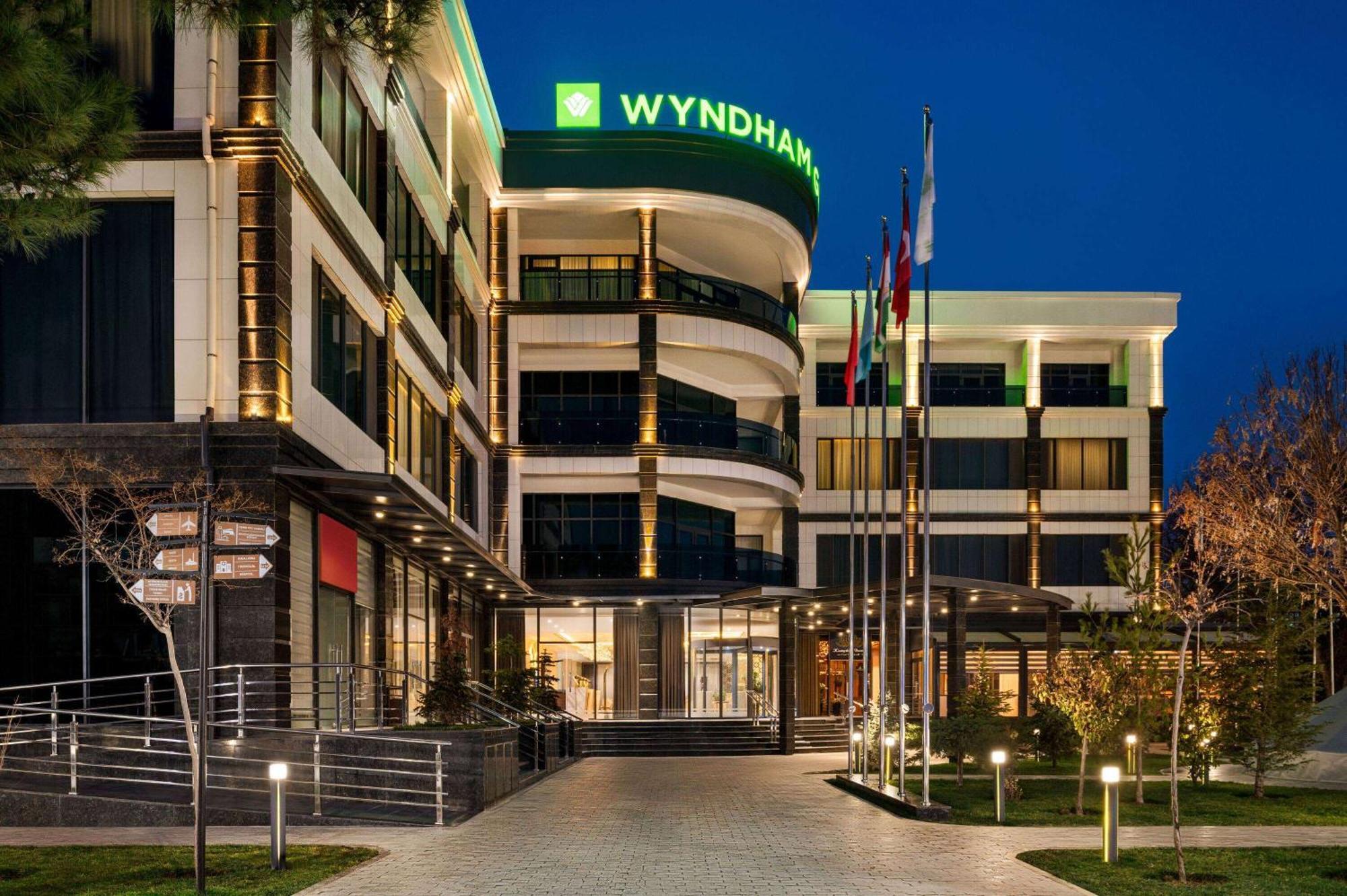 Wyndham Garden Tashkent Hotell Exteriör bild