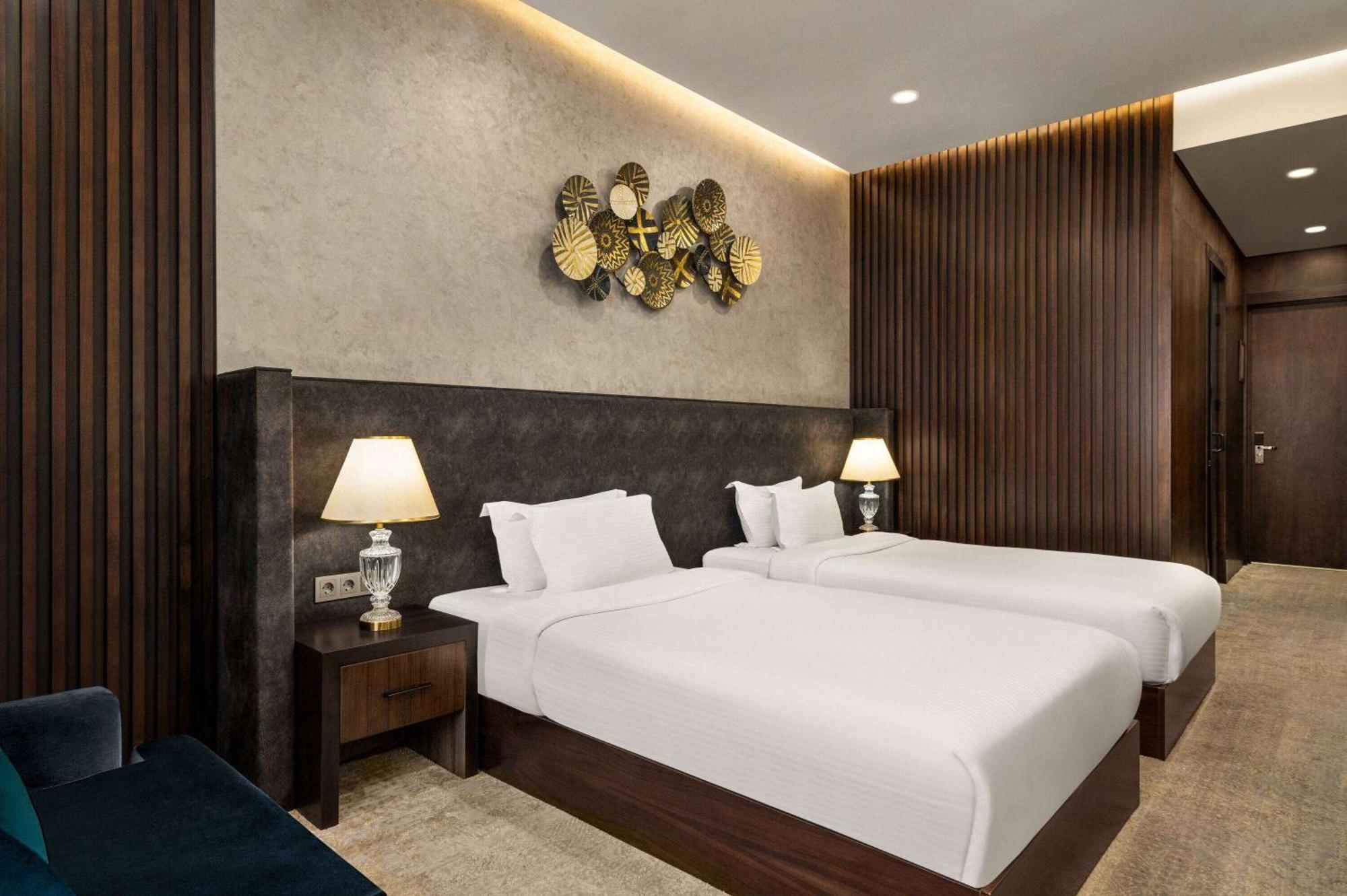 Wyndham Garden Tashkent Hotell Exteriör bild
