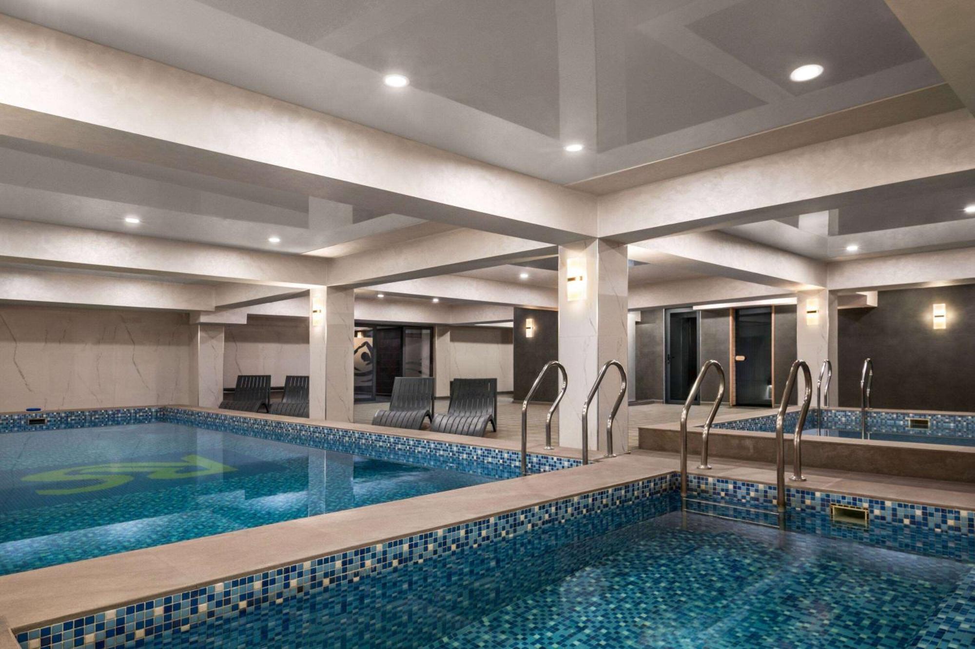 Wyndham Garden Tashkent Hotell Exteriör bild